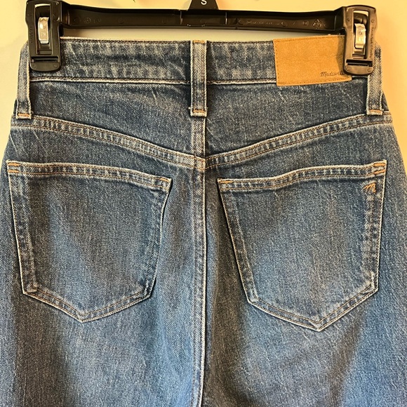 Madewell: The Curvy Perfect Vintage Jean in Decatur Wash - Picture 3 of 6